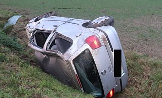 Ein 23-Jähriger verlor auf der K18 bei Brakel die Kontrolle über sein Auto. - Polizei Höxter Ein 23-Jähriger verlor auf der K18 bei Brakel die Kontrolle über sein Auto. - Polizei Höxter