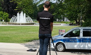 Kriminaltechniker machten mehrere Tage nach der Tat dreidimensionale Fotoaufnahmen vom Tatort vorm Kaiserpalais. - Ulf Hanke Kriminaltechniker machten mehrere Tage nach der Tat dreidimensionale Fotoaufnahmen vom Tatort vorm Kaiserpalais. - Ulf Hanke