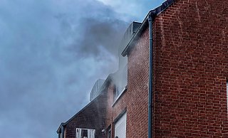 Die Einsatzkräfte sind zu einem größeren Brand in die Straße Meierfeld ausgerückt. - Paul Brinkmann Die Einsatzkräfte sind zu einem größeren Brand in die Straße Meierfeld ausgerückt. - Paul Brinkmann