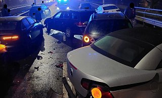 Auf der Gustav-Heinemann-Brücke kam es zu einer Vielzahl von Glätteunfällen. - Polizei Minden-Lübbecke Auf der Gustav-Heinemann-Brücke kam es zu einer Vielzahl von Glätteunfällen. - Polizei Minden-Lübbecke