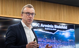 Arminia Bielefelds Finanzgeschäftsführer Christoph Wortmann präsentierte die Geschäftszahlen der ausgegliederten Profiabteilung. - Oliver Krato Arminia Bielefelds Finanzgeschäftsführer Christoph Wortmann präsentierte die Geschäftszahlen der ausgegliederten Profiabteilung. - Oliver Krato