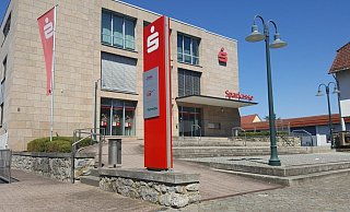 Die Warburger Zweigstelle der Sparkasse Höxter an der Unterstraße. - Dieter Scholz Die Warburger Zweigstelle der Sparkasse Höxter an der Unterstraße. - Dieter Scholz