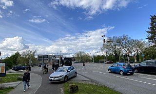 Auf der Kreuzung zur Kasseler-Tor-Brücke in Paderborn kommt es zum Zusammenstoß zwischen einem VW Golf und einem Linienbus. - Marc Schröder Auf der Kreuzung zur Kasseler-Tor-Brücke in Paderborn kommt es zum Zusammenstoß zwischen einem VW Golf und einem Linienbus. - Marc Schröder