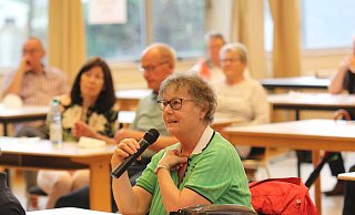 Jutta Krüger, Vorsitzende des Seniorenbeirats bei der Diskussion zur Dorferneuerung in Rehme. - Ulf Hanke Jutta Krüger, Vorsitzende des Seniorenbeirats bei der Diskussion zur Dorferneuerung in Rehme. - Ulf Hanke