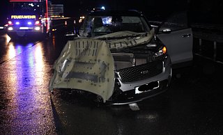 Der junge Fahrer des Kia Sorento wurde bei dem Unfall auf der A2 schwer verletzt. - Polizei Der junge Fahrer des Kia Sorento wurde bei dem Unfall auf der A2 schwer verletzt. - Polizei