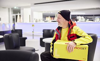 Björn Jung spielt einen Paketboden, den es Heiligabend in die Skylobby verschlägt. Doch ob er am Samstag auch wirklich auftreten kann, ist aktuell ungewiss. - Kai Uwe Oesterhelweg Björn Jung spielt einen Paketboden, den es Heiligabend in die Skylobby verschlägt. Doch ob er am Samstag auch wirklich auftreten kann, ist aktuell ungewiss. - Kai Uwe Oesterhelweg
