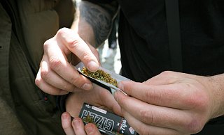 Wer von Donnerstag bis einschließlich Sonntag in Bünde Cannabis konsumieren will, der muss dafür den Zwiebelmarkt verlassen. - IMAGO/Stefan Trappe Wer von Donnerstag bis einschließlich Sonntag in Bünde Cannabis konsumieren will, der muss dafür den Zwiebelmarkt verlassen. - IMAGO/Stefan Trappe