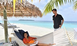 Coco Island, Costa Rica: Dr. Jessica Delgado (Collien Ulmen-Fernandes) genießt den freien Tag am Strand, den ihr der Kapitän (Florian Silbereisen) möglich gemacht hat. - Dirk Bartling Coco Island, Costa Rica: Dr. Jessica Delgado (Collien Ulmen-Fernandes) genießt den freien Tag am Strand, den ihr der Kapitän (Florian Silbereisen) möglich gemacht hat. - Dirk Bartling