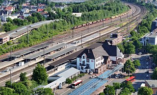 Bahnreisende, die vom Herforder Bahnhof aus aufbrechen wollen, müssen sich ab Mitte August auf zahlreiche Zugausfälle einstellen. Grund sind diverse Bauarbeiten an der Infrastruktur. - Gerald Dunkel Bahnreisende, die vom Herforder Bahnhof aus aufbrechen wollen, müssen sich ab Mitte August auf zahlreiche Zugausfälle einstellen. Grund sind diverse Bauarbeiten an der Infrastruktur. - Gerald Dunkel