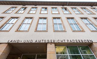 Kevin C. soll auf sein Opfer eingeprügelt haben, bis es bewusstlos war. Wegen dieser und weiterer Taten steht er aktuell vor dem Paderborner Landgericht. - Niklas Tüns (Archivfoto) Kevin C. soll auf sein Opfer eingeprügelt haben, bis es bewusstlos war. Wegen dieser und weiterer Taten steht er aktuell vor dem Paderborner Landgericht. - Niklas Tüns (Archivfoto)