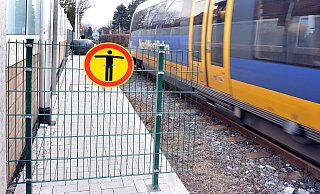 Die aktuellen Planungen für einen zweiten Zugang zum Bahnhaltepunkt Schloß Neuhaus sind wieder Thema. - Reinhard Rohlf Die aktuellen Planungen für einen zweiten Zugang zum Bahnhaltepunkt Schloß Neuhaus sind wieder Thema. - Reinhard Rohlf