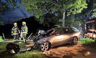 Der lebensgefährlich verletzte Gütersloher wurde nach Versorgung durch den Rettungsdienst in eine Bielefelder Spezialklinik gebracht. - Thorsten Heß Der lebensgefährlich verletzte Gütersloher wurde nach Versorgung durch den Rettungsdienst in eine Bielefelder Spezialklinik gebracht. - Thorsten Heß