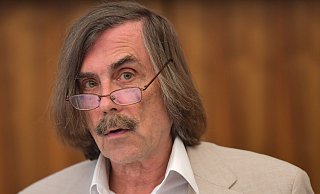 Zuletzt stand Güterslohs Bürgermeister immer wieder in der Kritik. Jetzt reagiert Norbert Morkes auf die Vorwürfe. - Andreas Frücht Zuletzt stand Güterslohs Bürgermeister immer wieder in der Kritik. Jetzt reagiert Norbert Morkes auf die Vorwürfe. - Andreas Frücht