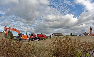 Es tut sich was an der Dorfstraße in Lenzinghausen. Laut Investor ist die Erschließung abgeschlossen und es seien schon Grundstücke verkauft. - Andreas Sundermeier Es tut sich was an der Dorfstraße in Lenzinghausen. Laut Investor ist die Erschließung abgeschlossen und es seien schon Grundstücke verkauft. - Andreas Sundermeier
