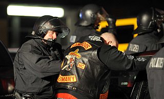 Dutzende Mitglieder der berüchtigten Bandidos sollen zu den Hells Angels übergelaufen sein. - picture alliance / dpa Dutzende Mitglieder der berüchtigten Bandidos sollen zu den Hells Angels übergelaufen sein. - picture alliance / dpa