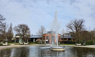 Der Jordansprudel ist die einzige erlebbare Quelle im Kurpark. Allerdings sprudelt sie nur mit Werrewasser und (noch) nicht mit dem original Sole-Wassert. - Thorsten Gödecker Der Jordansprudel ist die einzige erlebbare Quelle im Kurpark. Allerdings sprudelt sie nur mit Werrewasser und (noch) nicht mit dem original Sole-Wassert. - Thorsten Gödecker