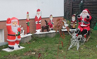 Gewerkschaftsvollversammlung der Weihnachtsmänner. - Nicolas Bröggelwirth Gewerkschaftsvollversammlung der Weihnachtsmänner. - Nicolas Bröggelwirth