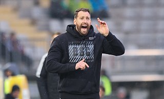 Arminia Bielefelds Cheftrainer Mitch Kniat plagen vor dem Duell mit 1860 München Personalsorgen. - Oliver Krato Arminia Bielefelds Cheftrainer Mitch Kniat plagen vor dem Duell mit 1860 München Personalsorgen. - Oliver Krato