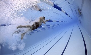 Die Kommunen wollen ihren Gasverbrauch um 20 Prozent reduzieren - auch bei dem Betrieb von Schwimmbädern soll gespart werden. - Anke Groenewold Die Kommunen wollen ihren Gasverbrauch um 20 Prozent reduzieren - auch bei dem Betrieb von Schwimmbädern soll gespart werden. - Anke Groenewold