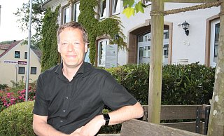 Matthias Möllers ist 2020 zum Bürgermeister der Eggegemeinde Altenbeken gewählt worden. - Uwe Müller Matthias Möllers ist 2020 zum Bürgermeister der Eggegemeinde Altenbeken gewählt worden. - Uwe Müller