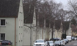 Insgesamt 38 Gebäude mit 270 Wohnungen hat die Heimstätte im Quartier Albert-Rusch-Straße. Nun sollen auch Flüchtlinge in die sanierungsbedürftigen Gebäude einziehen. - Jörg Stuke Insgesamt 38 Gebäude mit 270 Wohnungen hat die Heimstätte im Quartier Albert-Rusch-Straße. Nun sollen auch Flüchtlinge in die sanierungsbedürftigen Gebäude einziehen. - Jörg Stuke