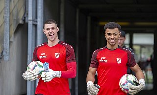 Hat allen Grund zur Freude: Leon-Oumar Wechsel (r.), hier mit seinem Torhüterkollegen Leon Tigges, ist zu einem DFB-Lehrgang eingeladen worden. - Joel Beinke Hat allen Grund zur Freude: Leon-Oumar Wechsel (r.), hier mit seinem Torhüterkollegen Leon Tigges, ist zu einem DFB-Lehrgang eingeladen worden. - Joel Beinke