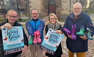 Jörg Sprenger (v. l.), Wilm Pollmann, Silke Rux und Reinhard Becker vom Team der Warburger Hanse laden am zweiten Adventssonntag auf den Neustadtmarktplatz ein. - Simone Flörke Jörg Sprenger (v. l.), Wilm Pollmann, Silke Rux und Reinhard Becker vom Team der Warburger Hanse laden am zweiten Adventssonntag auf den Neustadtmarktplatz ein. - Simone Flörke