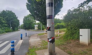 Der Blitzer an der Ravensberger Straße wurde erneut von Unbekannten beschädigt. - Alexandra Stratmeier Der Blitzer an der Ravensberger Straße wurde erneut von Unbekannten beschädigt. - Alexandra Stratmeier