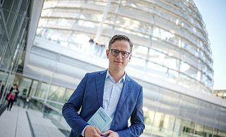 Der Paderborner Bundestagsabgeordnete und CDU-Vize Carsten Linnemann blickt in seinem neuen Buch „Die ticken doch nicht richtig“ auch aus Sicht der Bürger auf den Politikbetrieb in Berlin. - picture alliance Der Paderborner Bundestagsabgeordnete und CDU-Vize Carsten Linnemann blickt in seinem neuen Buch „Die ticken doch nicht richtig“ auch aus Sicht der Bürger auf den Politikbetrieb in Berlin. - picture alliance
