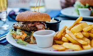 Essengehen wird in vielen Restaurants in Gütersloh wieder teurer werden. Seit dem Jahreswechsel sind auf Speisen wieder 19 Prozent Mehrwertsteuer fällig. - Symbolfoto/Pexels Essengehen wird in vielen Restaurants in Gütersloh wieder teurer werden. Seit dem Jahreswechsel sind auf Speisen wieder 19 Prozent Mehrwertsteuer fällig. - Symbolfoto/Pexels