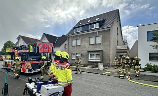 Mehr als 20 Feuerwehrleute sind am Nachmittag ins Paderborner Riemekeviertel ausgerückt. - Ralph Meyer Mehr als 20 Feuerwehrleute sind am Nachmittag ins Paderborner Riemekeviertel ausgerückt. - Ralph Meyer