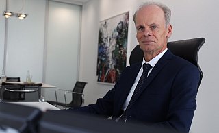 27 Jahre lang war Rainer Janke im Vorstand der Sparkasse, davon 21 Jahre als Vorsitzender. Nun verabschiedet er sich in den Ruhestand. - Jörg Stuke 27 Jahre lang war Rainer Janke im Vorstand der Sparkasse, davon 21 Jahre als Vorsitzender. Nun verabschiedet er sich in den Ruhestand. - Jörg Stuke