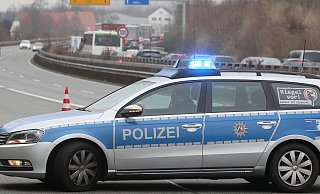 Auf der A2 und der A30 ist es am Freitagabend noch zu Unfällen gekommen. - Symbolbild: Frank-Michael Kiel-Steinkamp,Stefan Weber Auf der A2 und der A30 ist es am Freitagabend noch zu Unfällen gekommen. - Symbolbild: Frank-Michael Kiel-Steinkamp,Stefan Weber