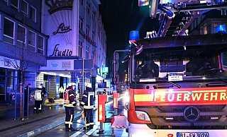 Feuerwehreinsatz in der Nacht: Schon wieder hat es am Jahnplatz gebrannt. - Barbara Franke Feuerwehreinsatz in der Nacht: Schon wieder hat es am Jahnplatz gebrannt. - Barbara Franke
