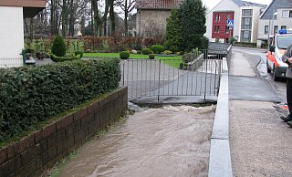 Vor zehn Jahren drohte die Steinbeke schon einmal über die Ufer zu treten. Die Folgen wären für die Stadt Bad Lippspringe schwerwiegend gewesen. - Stadt Bad Lippspringe/Dieter Paschke Vor zehn Jahren drohte die Steinbeke schon einmal über die Ufer zu treten. Die Folgen wären für die Stadt Bad Lippspringe schwerwiegend gewesen. - Stadt Bad Lippspringe/Dieter Paschke