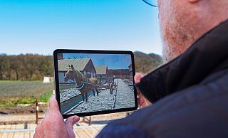 Die App lässt im Archäologiepark die Vergangenheit auferstehen. - LGS Die App lässt im Archäologiepark die Vergangenheit auferstehen. - LGS