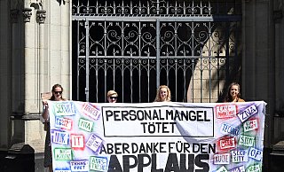 Seit mehr als elf Wochen gibt es an Unikliniken wegen des Personalmangels und Verhandlungen um Tarifverträge Streiks. - Federico Gambarini/dpa Seit mehr als elf Wochen gibt es an Unikliniken wegen des Personalmangels und Verhandlungen um Tarifverträge Streiks. - Federico Gambarini/dpa