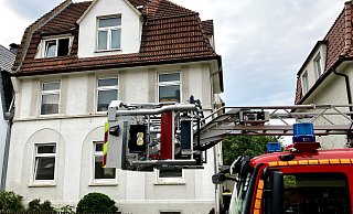Die Feuerwehr Bielefeld eilte am Donnerstagnachmittag, 1. August, zu einem Küchenbrand an der Fröbelstraße. - Jens Reichenbach Die Feuerwehr Bielefeld eilte am Donnerstagnachmittag, 1. August, zu einem Küchenbrand an der Fröbelstraße. - Jens Reichenbach