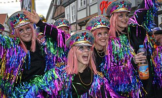 Im Jahr 2020 ist der Karneval in Rietberg – hier beim Umzug in der Rathausstraße – dem Corona-Lockdown nur knapp entgangen. Ein Jahr später und auch 2022 sind Szenen wie diese unvorstellbar. - Birgit Vredenburg Im Jahr 2020 ist der Karneval in Rietberg – hier beim Umzug in der Rathausstraße – dem Corona-Lockdown nur knapp entgangen. Ein Jahr später und auch 2022 sind Szenen wie diese unvorstellbar. - Birgit Vredenburg