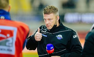 Lukas Kwasniok, hier beim Interview mit Sky, ist wieder fit und bereitet das Team auf das schwere Auswärtsspiel beim HSV vor. - Besim Mazhiqi Lukas Kwasniok, hier beim Interview mit Sky, ist wieder fit und bereitet das Team auf das schwere Auswärtsspiel beim HSV vor. - Besim Mazhiqi