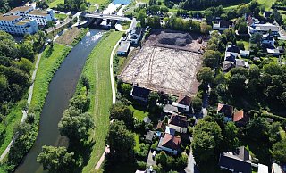 Direkt an der Werre entsteht auf dem alten Rotgrandplatz am Brückenhaus die Lehrfabrik der Möbelindustrie. Die Bauarbeiten sind schon in vollem Gange. - Wolfhard Jording Direkt an der Werre entsteht auf dem alten Rotgrandplatz am Brückenhaus die Lehrfabrik der Möbelindustrie. Die Bauarbeiten sind schon in vollem Gange. - Wolfhard Jording