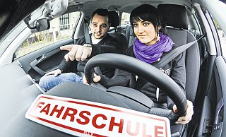 Momentan dauert die Bearbeitung der meisten Anträge Monate anstatt Wochen. Wer möglichst früh fahren will, sollte also schon bei der Anmeldung in einer Fahrschule die nötigen Unterlagen abgeben, um Zeit zu sparen. - Verwendung weltweit Momentan dauert die Bearbeitung der meisten Anträge Monate anstatt Wochen. Wer möglichst früh fahren will, sollte also schon bei der Anmeldung in einer Fahrschule die nötigen Unterlagen abgeben, um Zeit zu sparen. - Verwendung weltweit