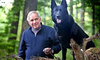 Über Bielefelds Grenzen hinaus bekannt: Hundetrainer Jürgen Tuxhorn ist in diesem Jahr gestorben. - Sarah Jonek Über Bielefelds Grenzen hinaus bekannt: Hundetrainer Jürgen Tuxhorn ist in diesem Jahr gestorben. - Sarah Jonek