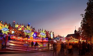 Auf der Kirmesmeile am Paderborner Liboriberg erwarten die Besucher zu Herbstlibori wieder viele Attraktionen. - Stadt Paderborn Auf der Kirmesmeile am Paderborner Liboriberg erwarten die Besucher zu Herbstlibori wieder viele Attraktionen. - Stadt Paderborn