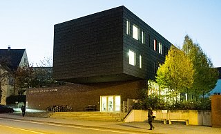 Der Mietvertrag für das bisher als Musikschule genutzte Gebäude läuft 2024 aus. Gespräche mit dem Eigentümer stehen an. Auch für die Musikschule könnte also Raumbedarf entstehen. Foto: Ralf Bittner - Ralf Bittner Der Mietvertrag für das bisher als Musikschule genutzte Gebäude läuft 2024 aus. Gespräche mit dem Eigentümer stehen an. Auch für die Musikschule könnte also Raumbedarf entstehen. Foto: Ralf Bittner - Ralf Bittner