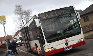 Eltern aus Enger und Spenge kritisieren, dass die Buslinie 466 regelmäßig überfüllt ist und Schulkinder stehen gelassen werden. - Jan-Henrik Gerdener Eltern aus Enger und Spenge kritisieren, dass die Buslinie 466 regelmäßig überfüllt ist und Schulkinder stehen gelassen werden. - Jan-Henrik Gerdener