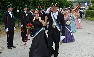 Der König der St. Sebastian-Schützenbruderschaft – Nico Überdick (42) mit Ehefrau Andrea. - Stefan Koeneke Der König der St. Sebastian-Schützenbruderschaft – Nico Überdick (42) mit Ehefrau Andrea. - Stefan Koeneke