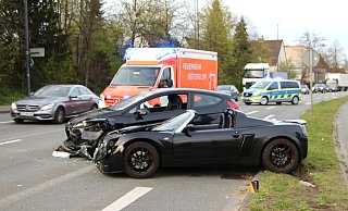 Der Opel musste einem anderen Fahrzeug ausweichen und geriet so in den Gegenverkehr. - Thorsten Heß Der Opel musste einem anderen Fahrzeug ausweichen und geriet so in den Gegenverkehr. - Thorsten Heß