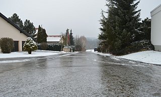 Einige Straßen können glatt sein. - Symbolbild: Pixabay Einige Straßen können glatt sein. - Symbolbild: Pixabay