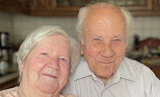 Anneliese und Heinrich Hillebrandt aus Niederntudorf feiern das seltene Fest der Eisernen Hochzeit. - Carola Drabon Anneliese und Heinrich Hillebrandt aus Niederntudorf feiern das seltene Fest der Eisernen Hochzeit. - Carola Drabon